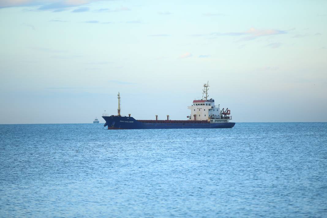 Zonguldak'ta batan geminin personelini arama çalışmaları sürüyor 16